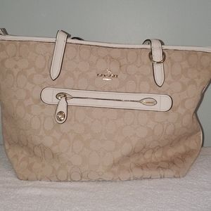 Signature COACH tote purse